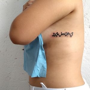 letra a cursiva tatuaje