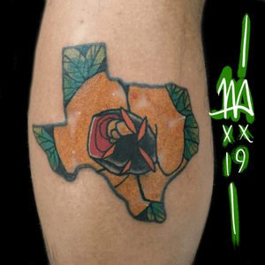 Client had a old outline of Texas with a faded tiny star in it so being a fellow Texas boy I knew I Had to do the Lone Star State right!!! Yellow Rose Of Texas!!!   #solidink #meekBtattoos #sandiego #california #trad #traditional #traditionaltattoo #color #BoldTattoos #life ##hivecaps #fkirons #neotraditional #neotraditionaltattoo #rose #rosetattoo #YellowRoseOfTexas  #yellowrose #texas #texastattoo #boldcolor 