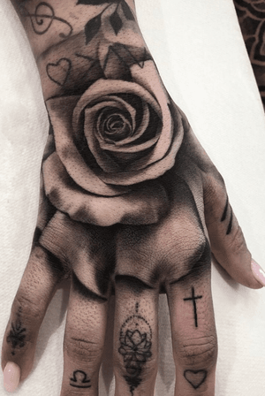 Hand rose