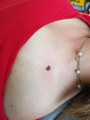 Livesize Ladybug tattoo. #ladybugtattoo #insecttattoo #colourtattoo #miniaturetattoo 