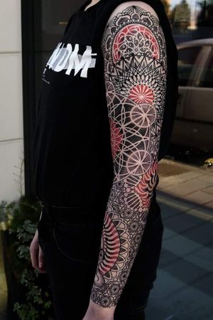 NINA s left sleeve done over 5 consecutive days , incorporating sacred geometry , tree of life , shape of DNA , fibonacci curve etc - need 1 more small session for shading. thank you for looking. www.obi1art.com https://www.facebook.com/obi1art/ on Instagram as obi1.0 #obitattoo #fullsleevetattoo #geometrictattoo #geometricfullsleeve #mannheimtattoo #mannheim #ludwigshafen #ludwigshafentattoo #karlsruhetattoo #kolkatatattoo #italy🇮🇹 #indiatattoo #italytattoo #alexdepasestores #ornamentaltattoo #ornamentalika #geometricart #geometrip #tattoocircus #tattoodo #tttism #tattoooftheday @trust_mannheim @alexdepasestorescervignano @squidster_skinmarker @cleanyskin_tattoo_wipes 