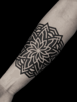 #mandala #mandalatattoo #design #geometric #geometry #geometrictattoos #blackwork #dotwork #blacktattoo #blackworksubmission #blackworkers #tattooed #blacktattooing #btattoing #blackink #inked #tattoo #gdansk #xystudio