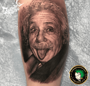 Albert Einstein portrait comleted these days at the new shop Ms Tings Shanghai Tattoo located in Folsom, California 😊 #shanghaitattoo #zhuodantingtattoo #portraittattoo #tattoorealistic #photorealism #blackandgrey #tattoodo 