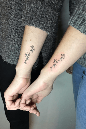 @_je_to_on_ 🔥🔥🔥 #handpoke #tattooart #tattoo #tattooartist #ink #stickandpoke #tetovani #handpoked #minimalist #ignorantstyle #couple #sister 