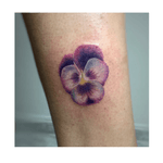 Viola...#flowers #tattooflowers #minitattoo #microrealism #tattooartist #tattoo#inked #tattoopanama 
