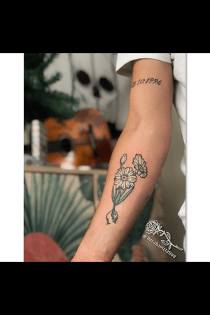 daisy 🌻 #tattoo2me #tatted #tattooart #floral #daisy 