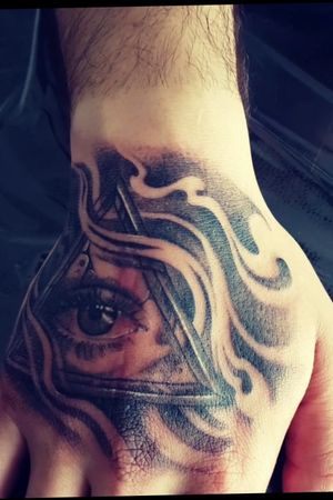 All seeing eye hand tattoo. #blackandgreytattoo #scarscoverup #handtattoo