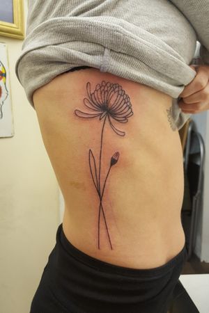 Flower#tattoo #tattoos #tattooist #tattooartist #womenwithtattoos #womenwithink #tattooedwomen #tattooedgirls #inked #inkedwomen 