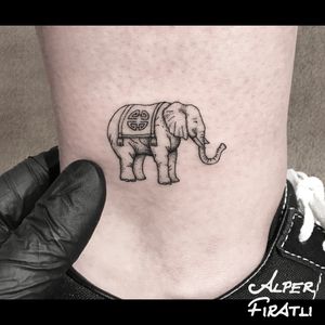 Sau elephant 🐘 .#sau #chinesesymbol #symboltattoo #elephant #elephanttattoo #tattoo #tattooidea #sketch #crosshatch #engraving #blacktattoo #dovme #black #blackink #ink #tattooart #tattooartist #gravür #tattoostagram #inked #linework #linetattoo #tattrx #tattoooftheday #customtattoo #art #skinart #skinartmag #singleneedle #minimal