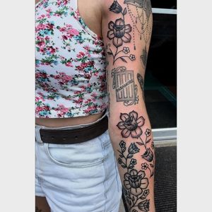 That Fresh Ink #girlswithtattoos #inked #tatted #inkedup #tattedgirls #inkme #tattedblonde #flowers #paramore #butterfly #art #freshink 