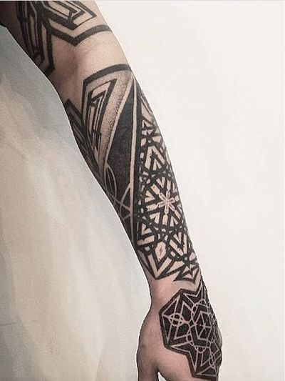 Tattoo by Suni Banik of Sri Yantra Tattoo #SuniBanik #SriYantraTattoo #linework #blackwork #ornamental #pattern #shapes #sacredgeometry #geometric #sigil #symbol