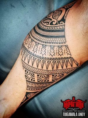 Created some new designs for this mixed #Polynesian #freehand calf tattoo. #samoantattooartist #newzealandtattooist #konnectedbykulture #taupoutatautattoostudio