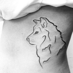 Tattoo by @Samfarfan #tattoo #fineline #blackink #inkedgirl #finelinetattoo #dogportrait #dogtattoo #linework #minimalistic #perros #puppy #chiletattoo #SantiagoChile #madrid #latina 