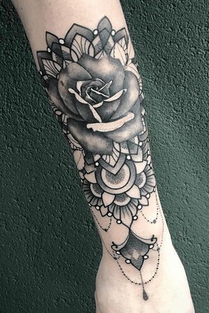 Done by Bertina Rens @swallowink @balmtattoo_benelux @iqtattoo #blackngrey #graphictattoo #graphicdesign #mandala  #tattoos #tattooart #inked #colortattoo #art #dotwork #dotworktattoo #tattoo #ink #inkstagram #tattoos #totaluktattoo #tattrx #tattoodo #tatoeage #thebesttattooartists #tattooart #tattooartist #geometrictattoohunter #omfgeometry #dailydotwork #geometrip