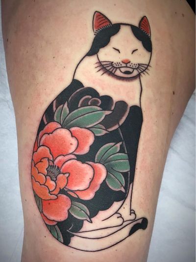 Tattoo by Anthony Bassett #AnthonyBassett #tattoodo #tattoodoapp #tattoodoappartists #besttattoos #awesometattoos #tattoosforgirls #tattoosformen #cooltattoos #monmoncat #flower #peony #cat #japanese