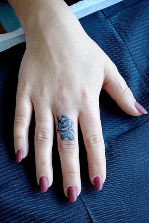 finger#tattoo#rose 