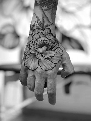 Tattoo by Ali Anil Ercel #AliAnilErcel #tattoodo #tattoodoapp #tattoodoappartists #besttattoos #awesometattoos #tattoosforgirls #tattoosformen #cooltattoos #flower #floral #illustrative #handtattoo
