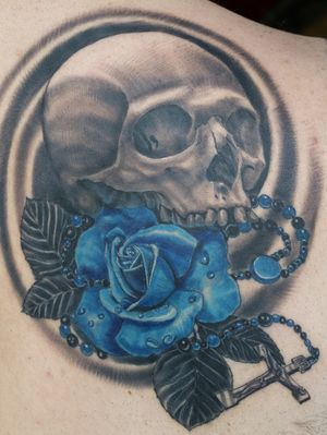 Skull and rose in remembrance of fallen friends on former NYPD captain. #nypd #newyorkcity #skullandrose #religioustattoo 
