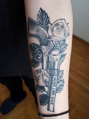 Gun&roses tattoo. Healed tattoo. #healed #blackandgreytattoo #guntattoo #revolvertattoo 