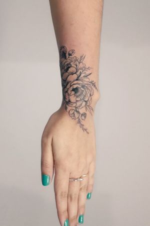 Flowers Hands Tattoo @davidmera