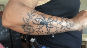 -🕸🕷 #tattoo #tattooart #tattoodesing #black #tatuaje #diseñotatuaje #dotwork #blacktattoo #spidertattoo #arañatattoo #linetattoo #blue #spider #spiderwebtattoo #spiderweb #teladearaña #teladearañatattoo