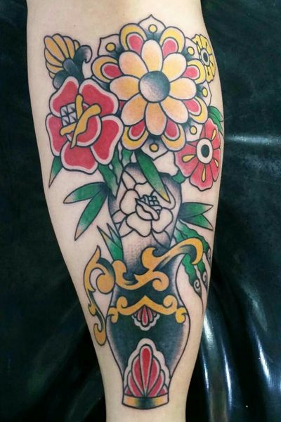 As the flowers withers #flora #flowerstattoo #grlpwr #girlpower #traditionaltattoos 
