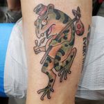 Dang hobo frogs are everywhere these days. #hobo#frog#hobofrog#goldenstatetattooexpo#frogtattoo#traditionaltattoo#traditional#ftw#fdt#stopsucking#victoryinktattoo#victoryink#victoriassecret#iseedeadpeople#gangstersparadise#yournom#tattoo