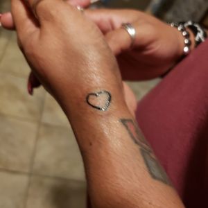 Simple heart outline 