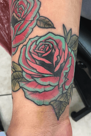Roses <3  #solidink #meekBtattoos #sandiego #california #trad #traditional #traditionaltattoo #color #BoldTattoos #life ##hivecaps #fkirons #neotraditional #neotraditionaltattoo #floral #rose #rosetattoo #floraltattoo #flower #roses #wristtattoo 