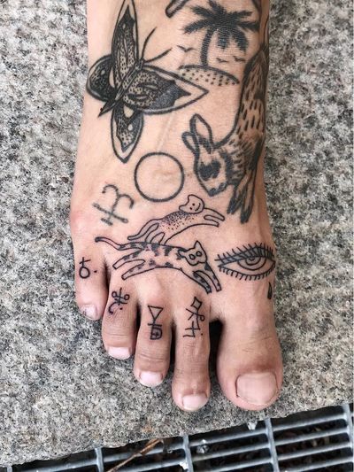 Tattoo by deepwood tattoos aka frogmagik #deepwoodtattoos #frogmagik #uniquetattoos #unique #different #special #besttattoos #illustrative #linework #cat #cats #kitty #sigil #symbol #eye