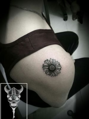 Tattoo uploaded by Kevin Joseph Velasquez Rivera • Girasol minimalista •  Tattoodo