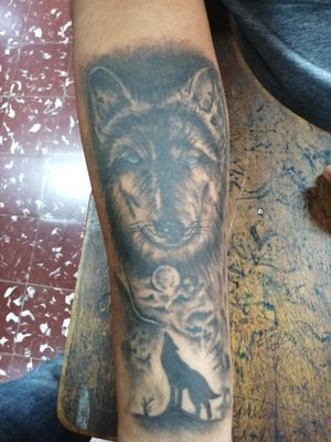 Significado: vivo solo hace mucho tiempo sin mis viejos y hermanos, por eso este #lobosolitario #lobotattoo #tatuajesbolivia #cochabamba #wolves #animales 