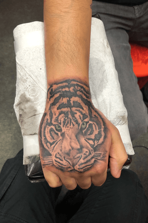 #tiger #tigertattoo #handtattoo #blackandgrey #animal #ink #tattooartist 