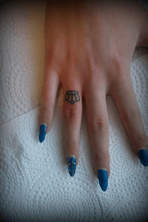 Finger#tattoo#crown 