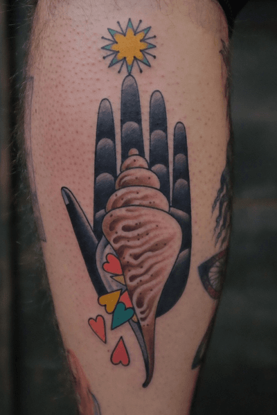 #andreivintikov #seashell #hand #traditionaltattoo #goodsigntattoo