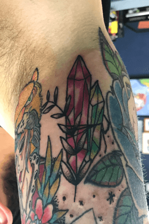 Pit crystals free your mind  #solidink #meekBtattoos #sandiego #california #trad #traditional #traditionaltattoo #color #BoldTattoos #life ##hivecaps #fkirons #neotraditional #neotraditionaltattoo #crystal #