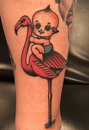 Kewpie on a mingo ••#traditionaltattoos #tradtattoo #traditionaltattoo #boldwillhold #traditionalart #brightandbold #whipshaded #hourglass #tattoo #tattoos #sandiegotattooartist #sandiego #california #northpark #hillcrest #cityheights #flamingo #Kewpie 