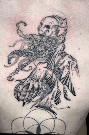 “Ideas that fall under shadows of theories; your mind is not your own.” Thank you for being a champion and sitting tough, Sky. #tattoo #tattooing #blackwork #blackworktattoo #blackworkers #btattooing #blckink #tattoos #darkart #darkartists #tttism #blxck