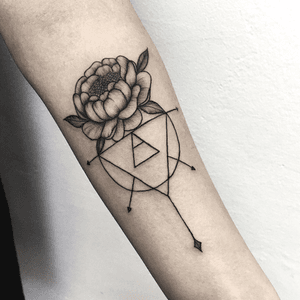 #tattooartist#tattooed#black#blacktattoo#ink#geometric#peony#rose#flower#floral