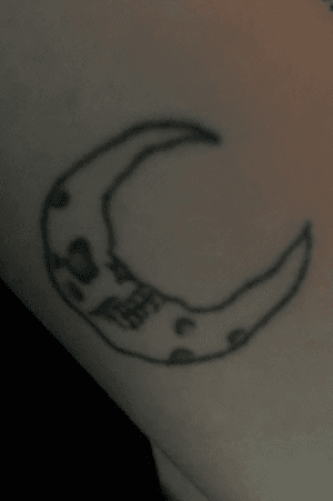 #crescent #moon #crescentmoon #skullmoon #creepy #girlswithtattoos #arm #girl 