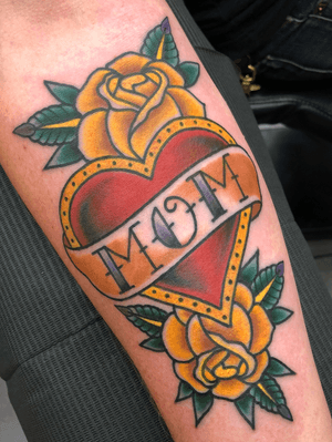 Love stuff like this. Never gets old. #mom #momheart #traditional #color #rose 