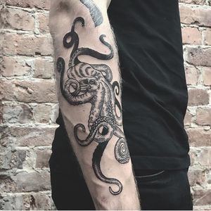 Octopus. 🦑 #octopus #squid #blackwork #fineline #seacreature #kraken 