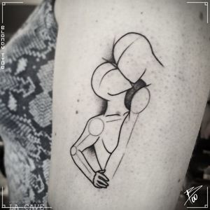 The lovers #couplestattoo #coupletattoo #couple #graphic #finelines #love #kiss #lines #blondy #armtattoo #smalltattoo #tinytattoo #blackandgrey #small #cute #cutetattoo #bruxelles #belgium #lacave #Brussel #amour #graphic #blondy #blondyttoo #lovers #love #forever 