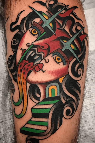 Hold your demons! #ladyhead #traditionaltattoo #colortattoo #freehand 