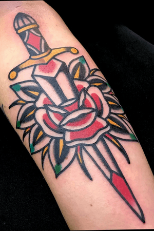 Rose and dagger made yesterday. #tattoo #tattoos #traditionaltattoo #colourtattoo #leicester #leicestertatoo #radtrad #topclasstattooing #tradworkers #tradworkerssubmission #besttradtattoos #besttraditionaltattoos #oldlines #traditionalartist @traditionalartist