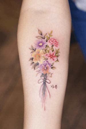 Family birth flower #tattooist_silo #tattoo #flowertattoo #koreatattoo #tattoo #smalltattoo 