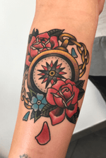 Compass with roses #compass #brujula #rose #flower #flowers #barcelona #traditional #classictattoos #color 