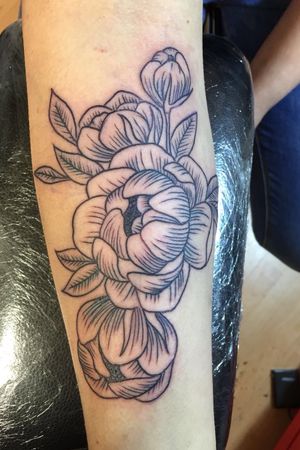 #flowertattoo #blacktattoo #blackwork # #blackworktattoo #porvida #tattoo #tattoos #stockport #edgeley #manchester #stencilstuff #hondnaai #yamilab #elgatonegrotattoocare #saviourtattoosupplies #pennyblacktattoobutter #booksneverclosed #walkinswelcome 