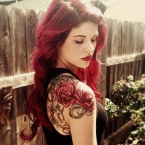 #roses #shoulderpiece #shouldertattoo #redhead #backtattoo #girlswithink 