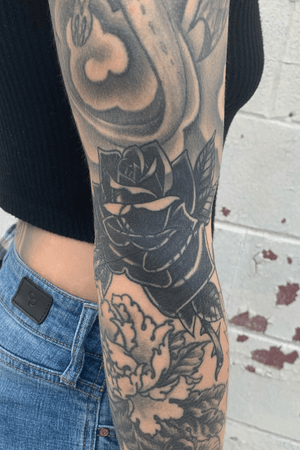 Healed coverup #traditionaltattoo #traditional #traditionalrose #blastover #Black #blackwork #blackworktattoo #blackworkrose #coverup #coveruptattoo 